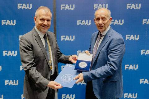 Zum Artikel "Staudt Prize for Prof. Dr. Wolfgang Lück"